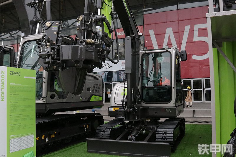 中联重科ZE55G挖掘机展会( )