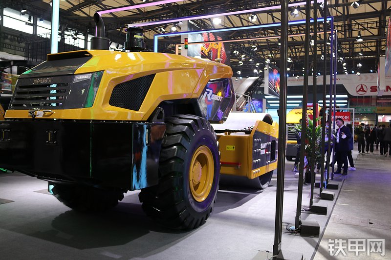 三一重工SSR260C-10压路机展会( )