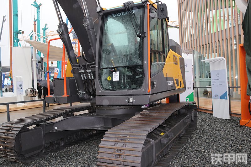 沃尔沃EC230电动挖掘机整机外观