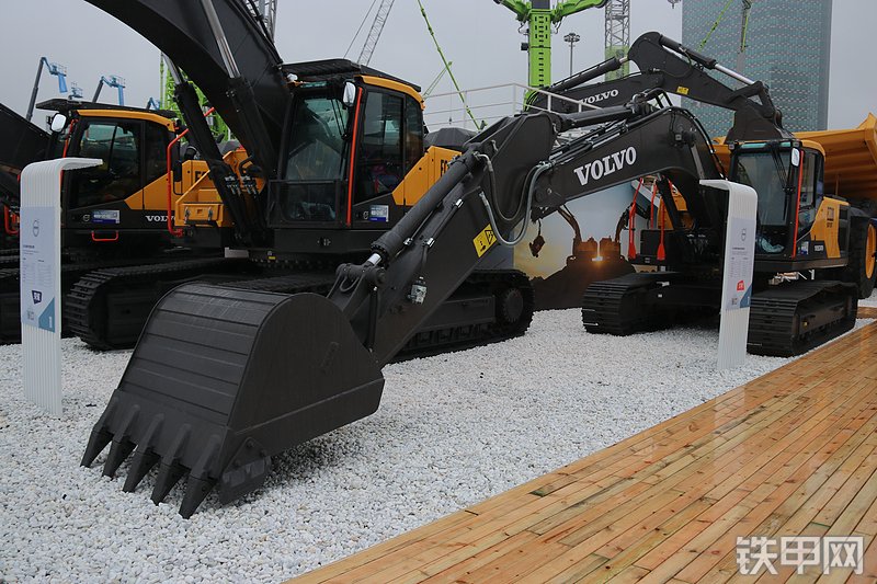 沃尔沃EC480荣耀版挖掘机整机外观
