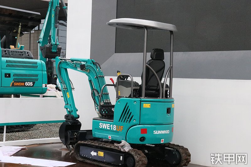 山河智能SWE18UF挖掘机展会( )