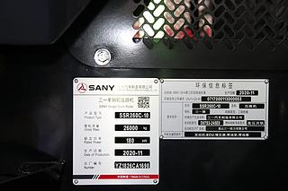 三一重工SSR260C-10压路机局部