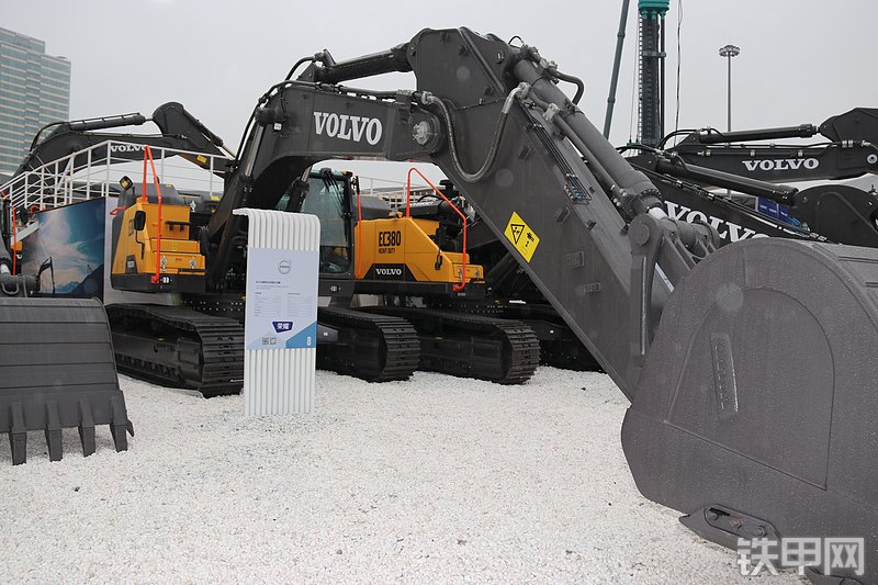 沃尔沃EC380荣耀版挖掘机整机外观