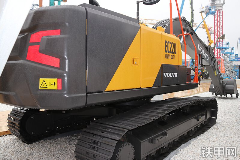 沃尔沃EC220 HEAVY DUTY挖掘机整机外观