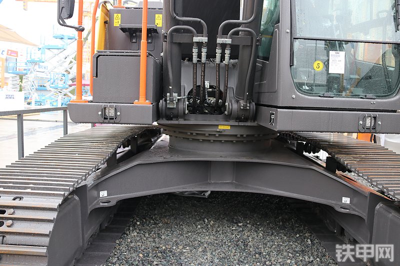 沃尔沃EC230电动挖掘机局部