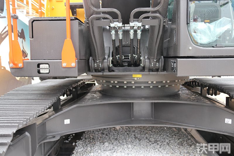 沃尔沃EC220 HEAVY DUTY挖掘机局部