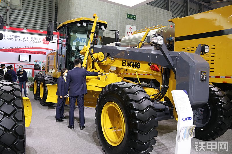 徐工GR1805T3平地机整机外观