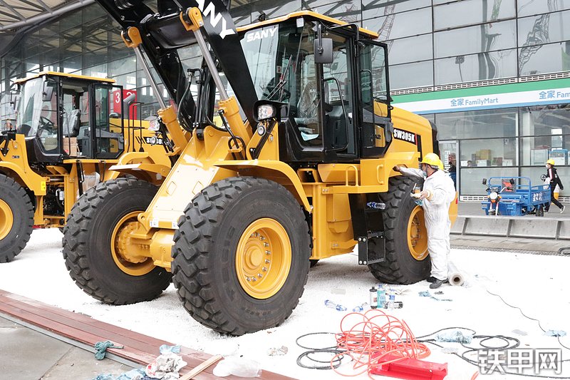 三一重工sw305k轮式装载机