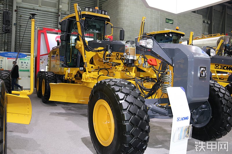 徐工GR2605T3平地机整机外观