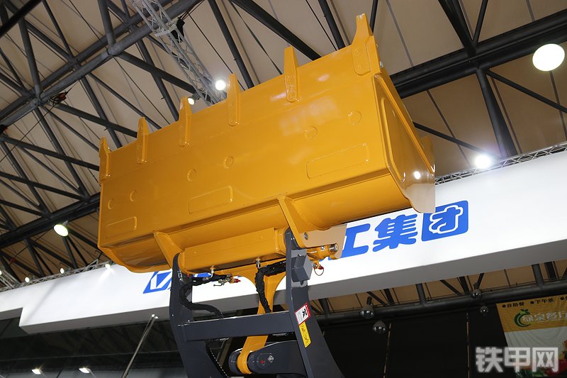 徐工XC918EV(电动)装载机局部