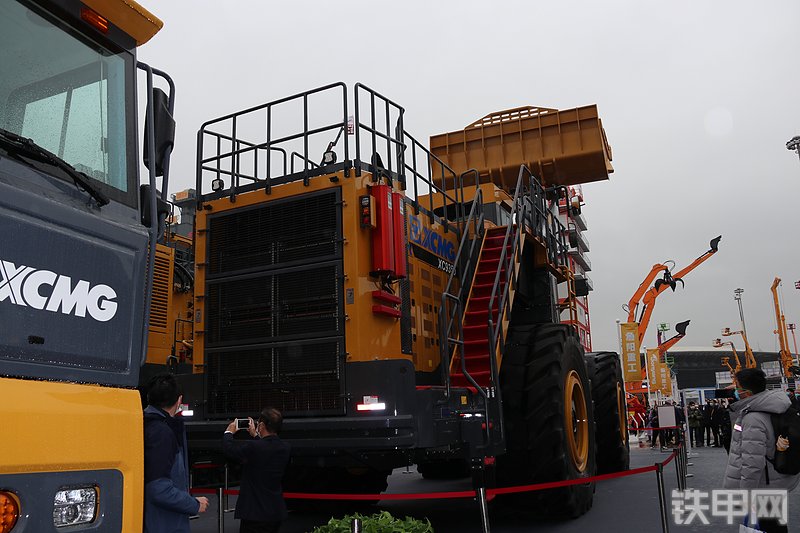 徐工XC9350装载机整机外观