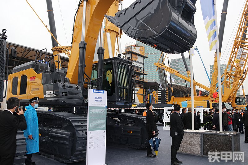 徐工XE650DK MAX挖掘机整机外观
