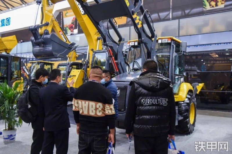 徐工XC8-C2575挖掘装载机整机外观