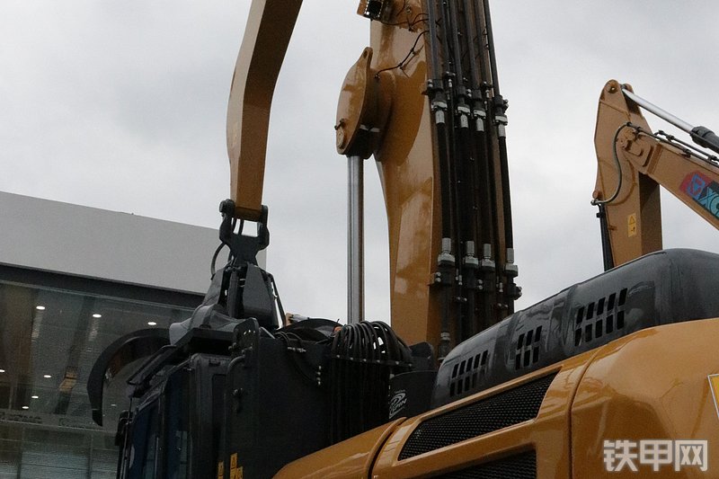 徐工XE450M抓料机整机外观