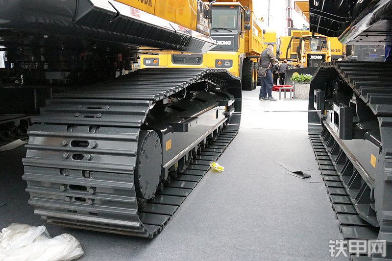 徐工XE245DK MAX挖掘机局部