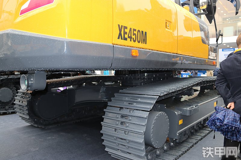 徐工XE450M抓料机局部