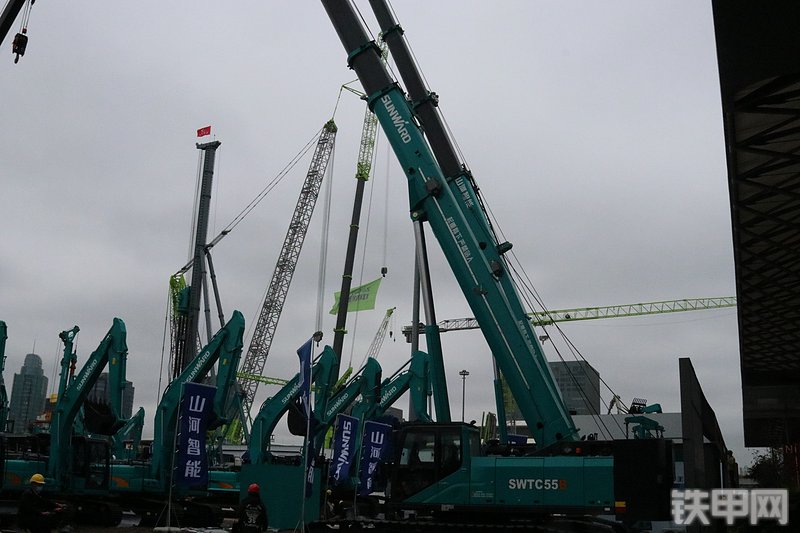 山河智能SWTC55B伸缩臂起重机展会( )