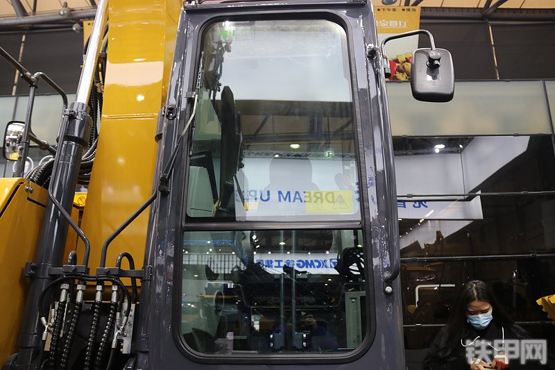 徐工XE155ECR挖掘机局部