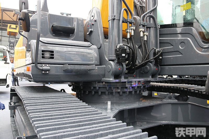 徐工XE450M抓料机局部