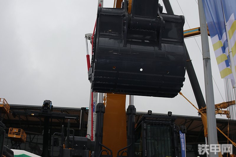 徐工XE650DK MAX挖掘机整机外观