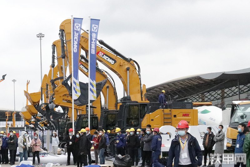 徐工XE650DK MAX挖掘机整机外观