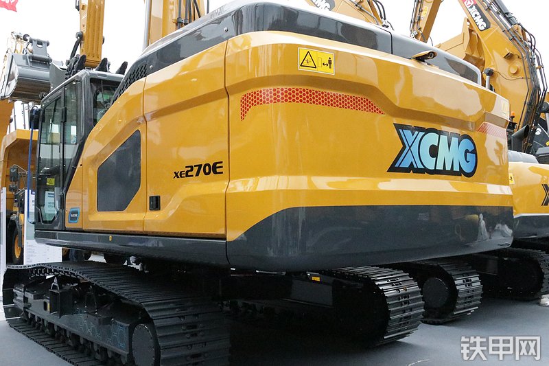徐工XE270E电动挖掘机整机外观