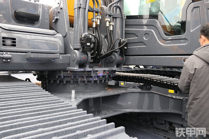 徐工XE450M抓料机局部