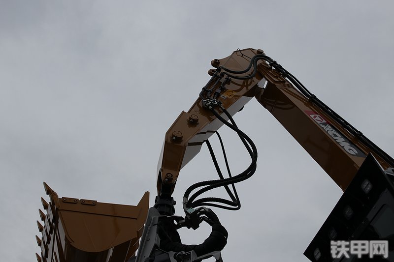 徐工XE210UF挖掘机局部