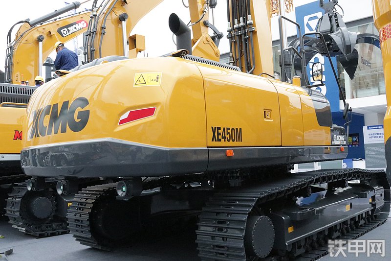 徐工XE450M抓料机整机外观