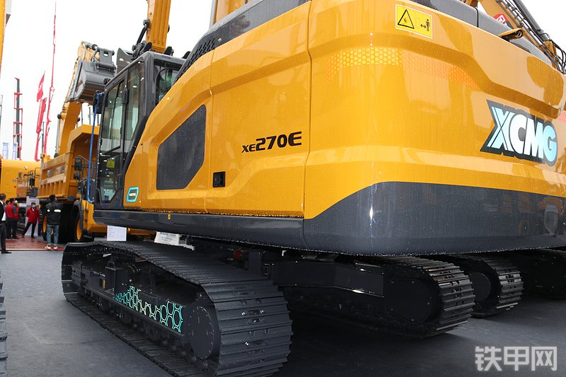 徐工XE270E电动挖掘机局部