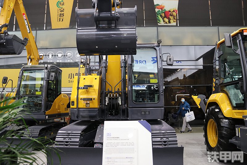 徐工XE155ECR挖掘机局部