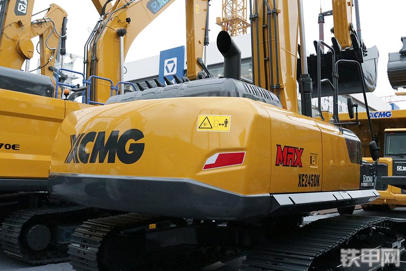 徐工XE245DK MAX挖掘机整机外观