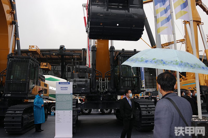 徐工XE650DK MAX挖掘机整机外观