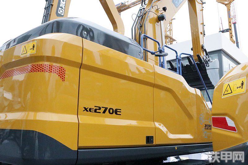徐工XE270E电动挖掘机局部