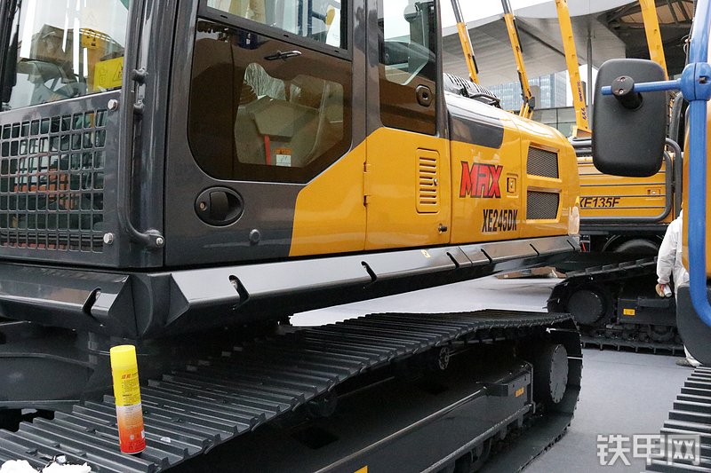 徐工XE245DK MAX挖掘机整机外观