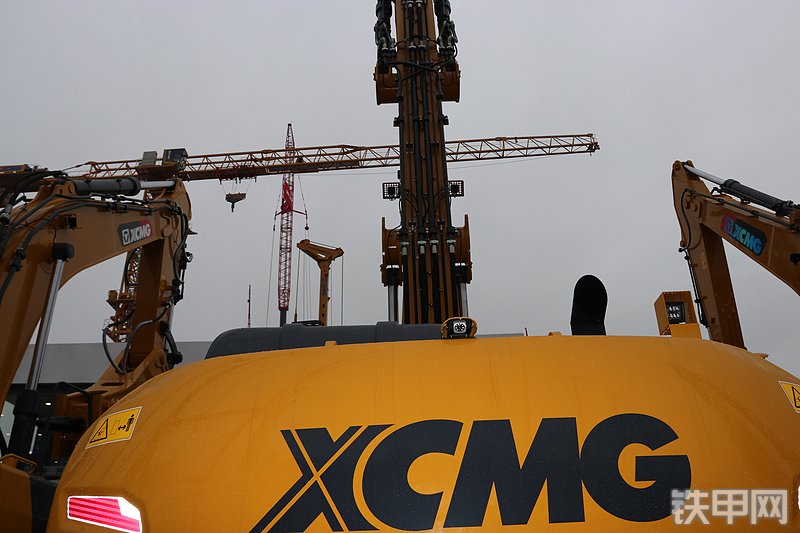 徐工XE450M抓料机局部