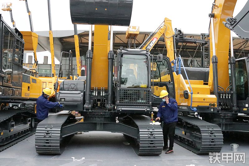 徐工XE245DK MAX挖掘机整机外观