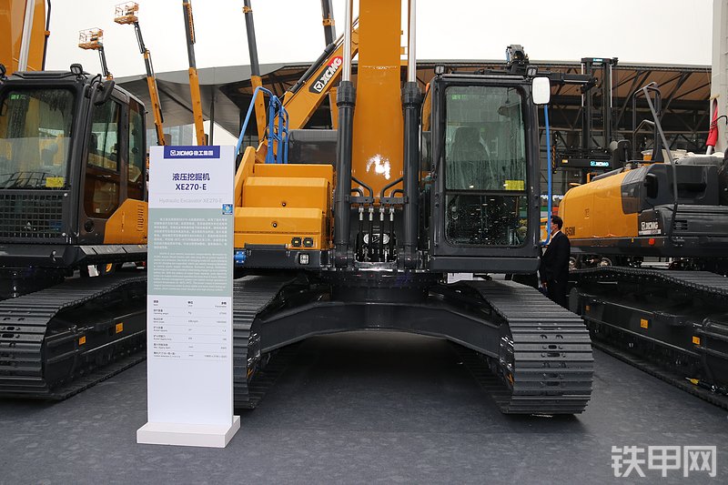 徐工XE270E电动挖掘机整机外观
