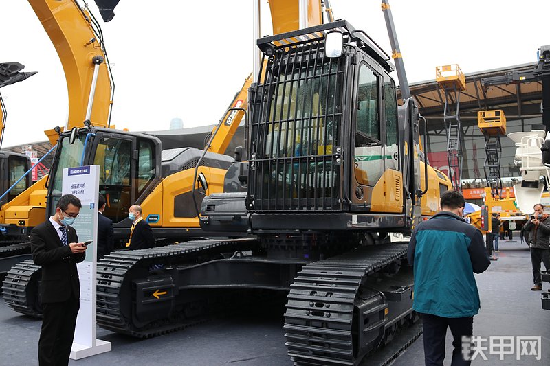 徐工XE450M抓料机整机外观