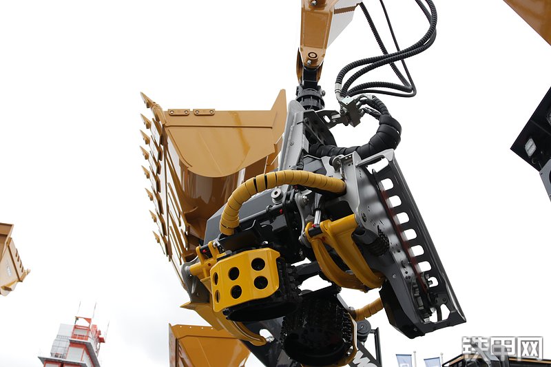 徐工XE210UF挖掘机局部