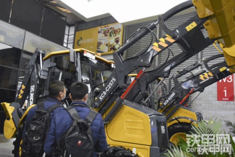 徐工XC8-C2575挖掘装载机整机外观