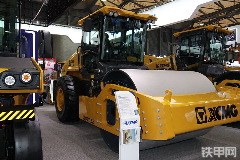 徐工XS265S压路机整机外观