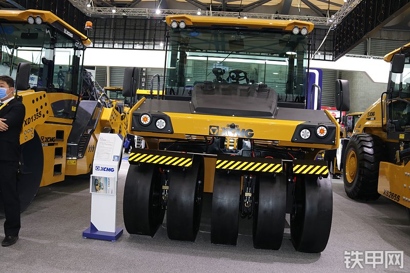 徐工XP365KS压路机整机外观