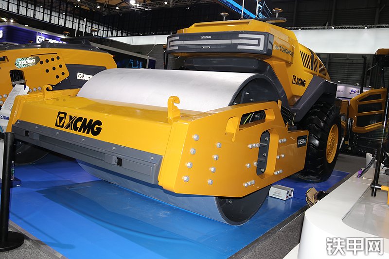 徐工XS265AI压路机整机外观