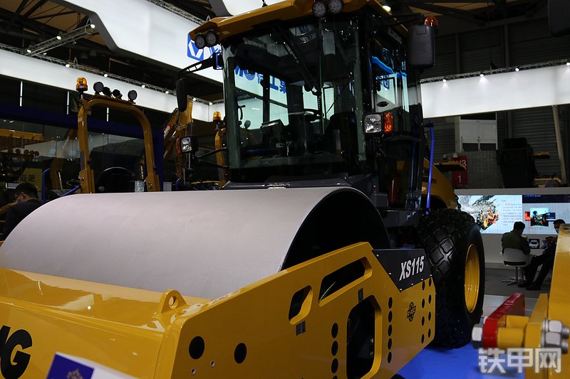 徐工XS115压路机整机外观