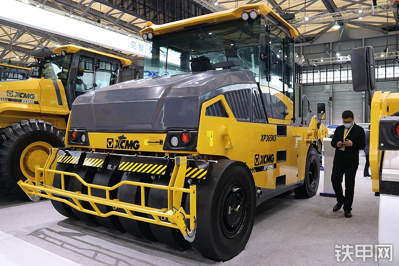 徐工XP365KS压路机整机外观