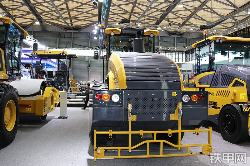 徐工XS265S压路机整机外观