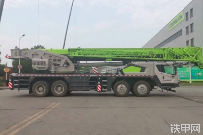 中联重科ZTC701V552起重机整机外观