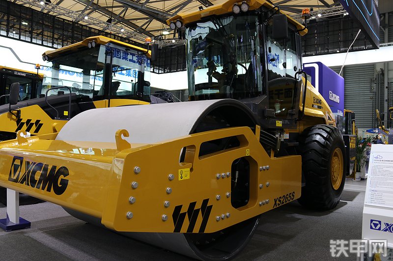 徐工XS265S压路机整机外观