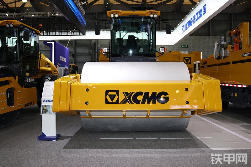 徐工XS395压路机整机外观